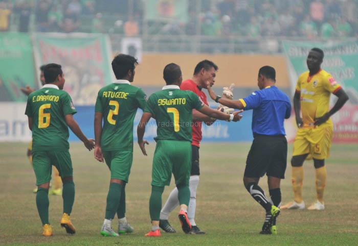 Wasit Kembali Jadi Sorotan