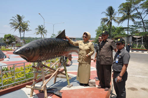 Keliling Proyek, Bupati Puji Ridwan