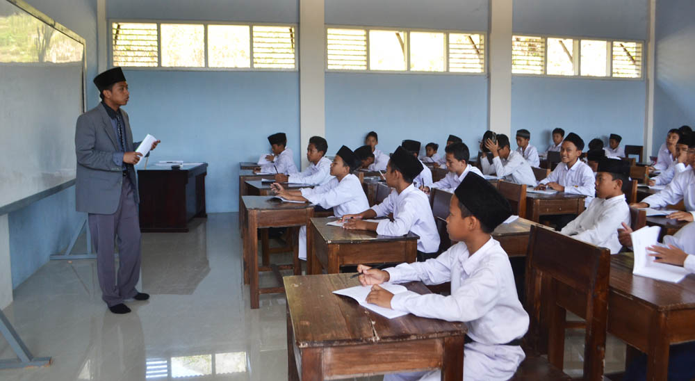 Bangun Gedung 2 Lantai untuk Kegiatan Para Santri