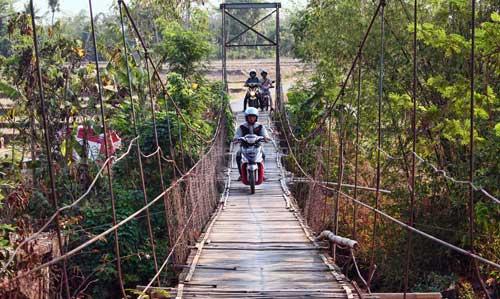 Jembatan Gantung Plumbon Rawan Ambruk