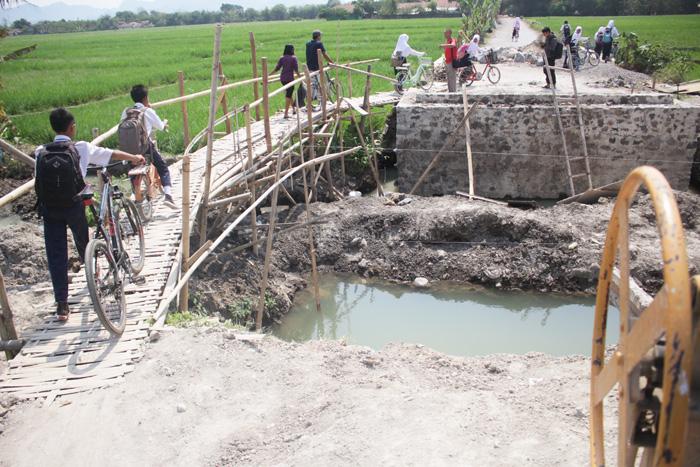 Jembatan Purbawinangun Mangkrak