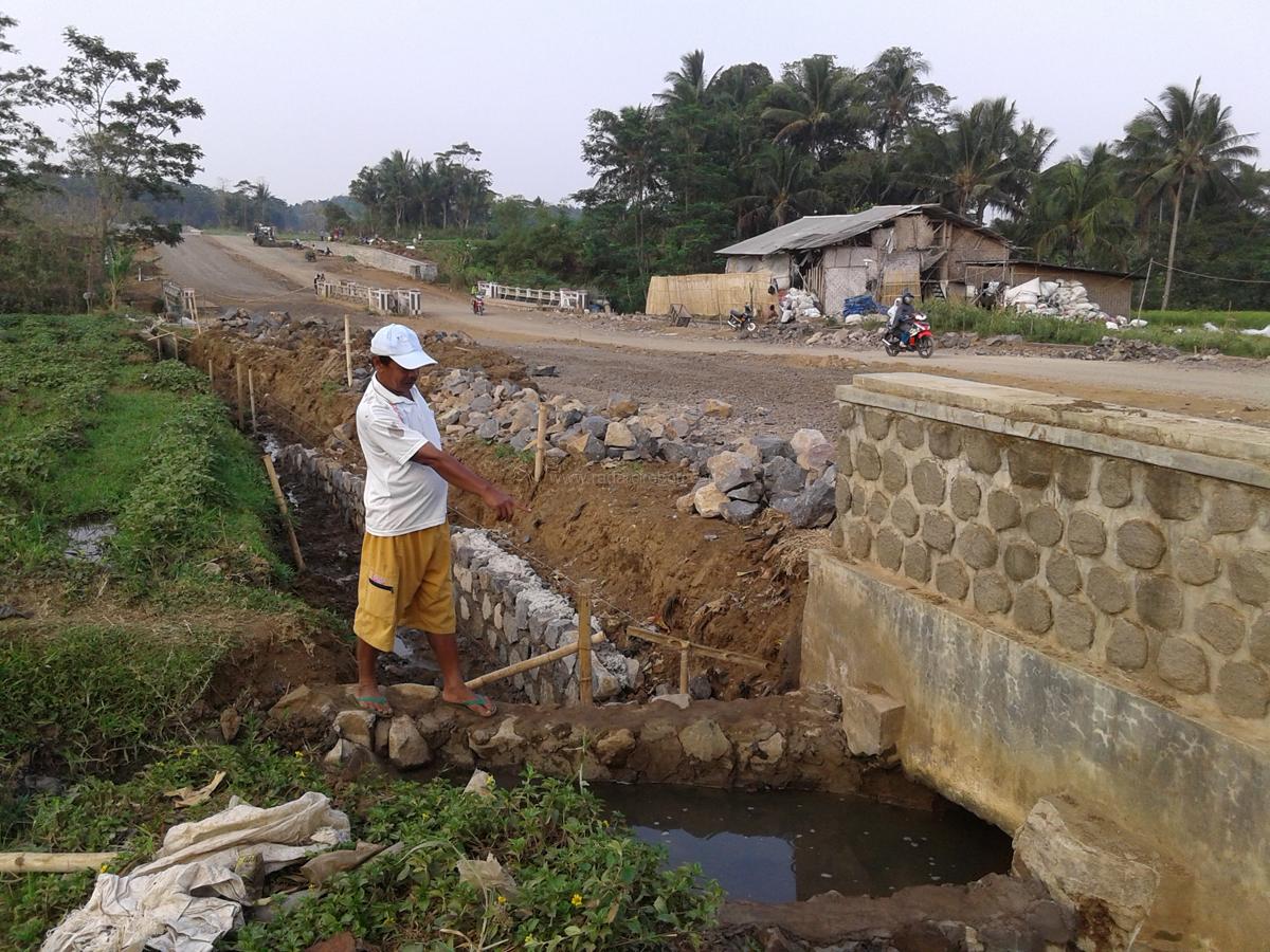 Petani Keluhkan Pembangunan Jalan Lingkar