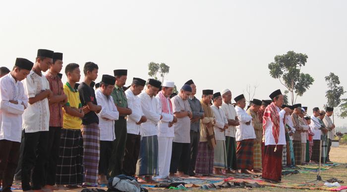 Meminta Hujan, Ribuan Warga Gegesik Salat Istisqa