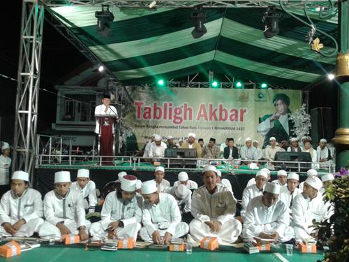 Ribuan Warga Banjiri Majelis Rasulullah