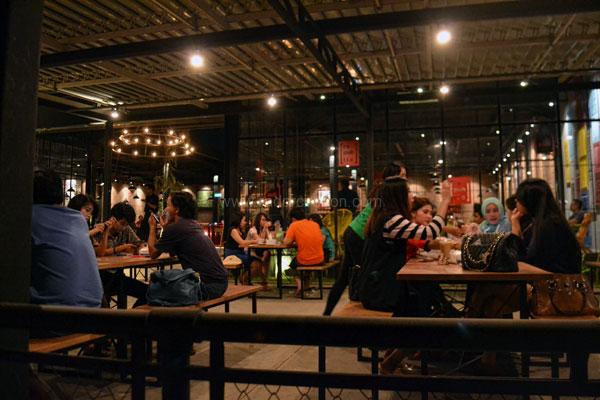 Republic Cafe Tempat Nongkrong Baru di Cirebon