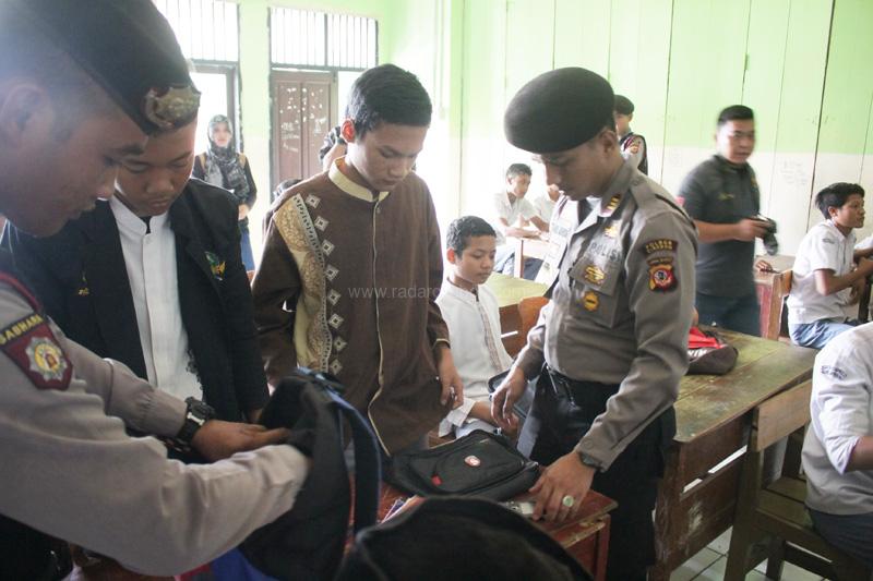 Tekan Tawuran Pelajar, Polisi Razia ke Sekolah