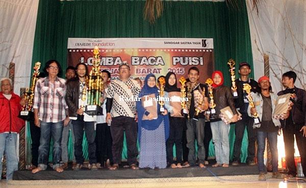 Edeng Kembali Juara Lomba Baca Puisi di Tasikmalaya