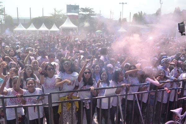 Diikuti 2.500 Peserta, BRI Color Run Sukses