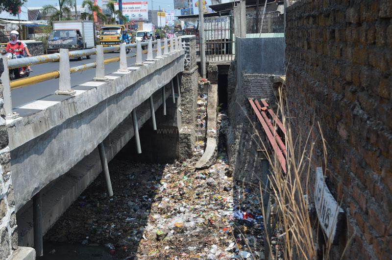 SUNGAI MASIH PENUH SAMPAH