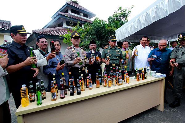 Jelang Pilkada, Polres Musnahkan Ribuan Botol Miras