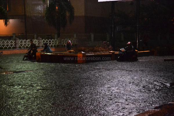 Hujan Dan Banjir Mulai Sapa Cirebon