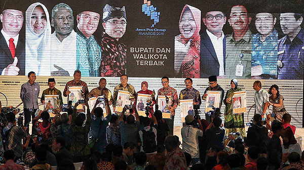 10 Bupati dan Walikota Peraih Jawa Pos Group Awards 2016
