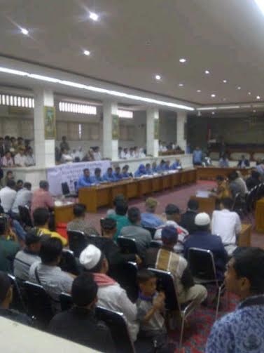 Warga yang Menolak Masuk Wilayah Kab Cirebon Bikin 6 Kesepakatan, Apa Saja?