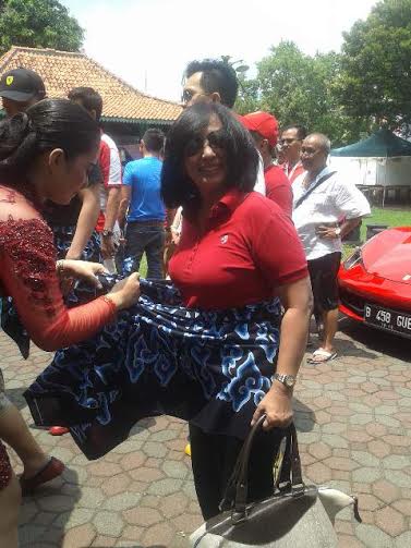 Konvoi ke Cirebon, 70 Mobil Ferrari Kumpul Uang Rp100 Juta untuk Anak Yatim