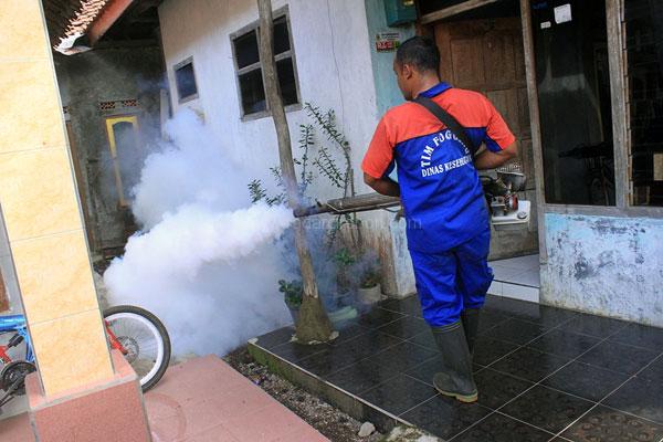 Pemukiman Warga Bandorasa Difogging