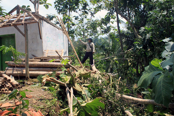 12 Rumah di Desa Cipedes Rusak Diterjang Angin Puting Beliung