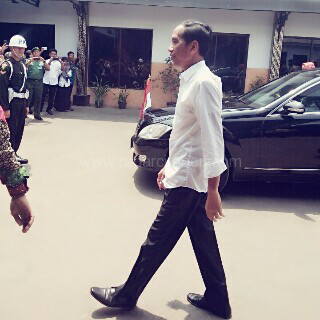Pengawalan ke Rumah Kerang Makin Ketat, Jokowi Sempat Bagikan Buku Tulis