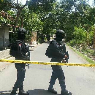 Teroris Diduga Masuk Cirebon, Tim Densus 88 Sisir Desa Orimalang Jamblang