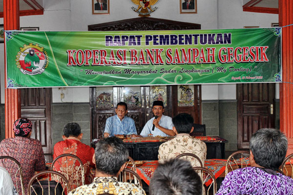 Gegesik Kidul Bentuk Koperasi Bank Sampah