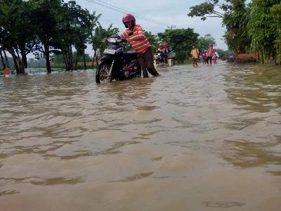 Pagi-pagi Sudah Banjir di Jalan Panguragan-Arjawinangun