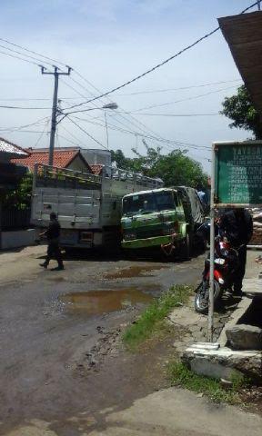 Mobil Semen Terus Bolak-balik, Jalan Desa Junjang Bertambah Parah