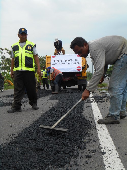 Bina Marga Indramayu Baru Sebatas Tambal Jalan Dulu