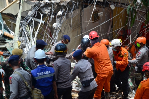 Pencarian Terakhir, Jasad Tertutup Kasur Hotel