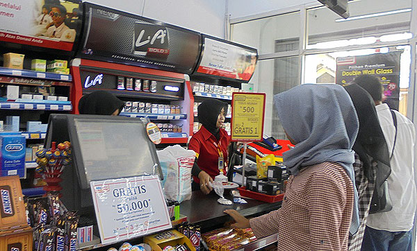 Minimarket di Bantarujeg Berlakukan Diet Plastik