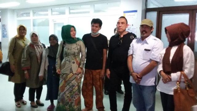 Tak Disangka, Istri Bupati Tengok Elika dan Alvarokhan di Jakarta