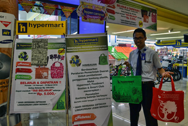 Hypermart Ajak Masyarakat Beli Tas Belanja Ramah Lingkungan