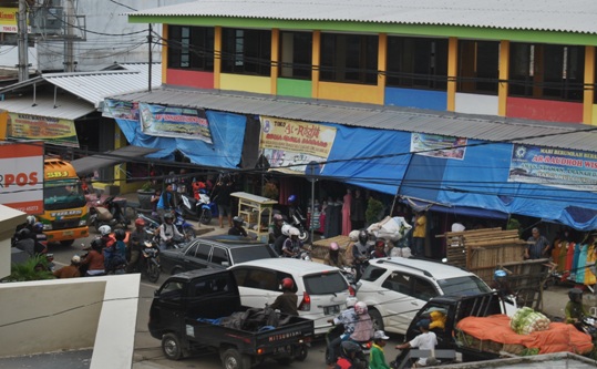 Pasar Jatibarang Tumpah ke Jalan, Bikin Macet