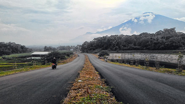 5 Miliar Benahi Jalan Tembus Sampora