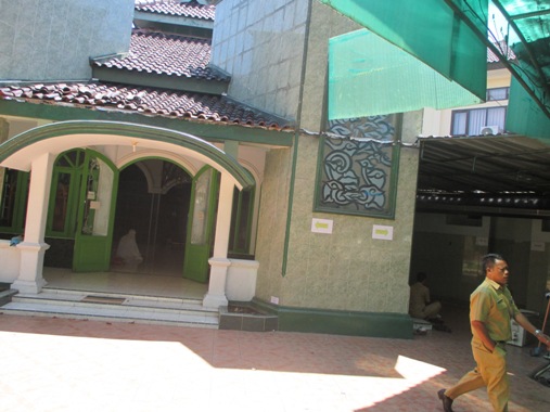 Masjid Pemkot Cirebon Mulai Dibongkar