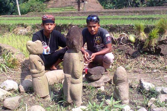 Situs Batu Arca di Desa Citundun, Kuningan; Peninggalan Abad Ke-5, Pesan Ortu Jangan Diganggu