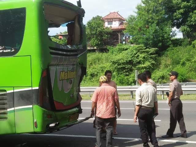 Bus Pengangkut Suporter Arema Ditabrak di Cipali