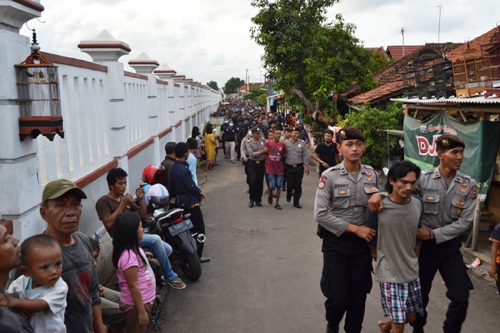 Polisi Gerebek Pulobaru Selatan, 5 Karung Kemasan Obat Diamankan
