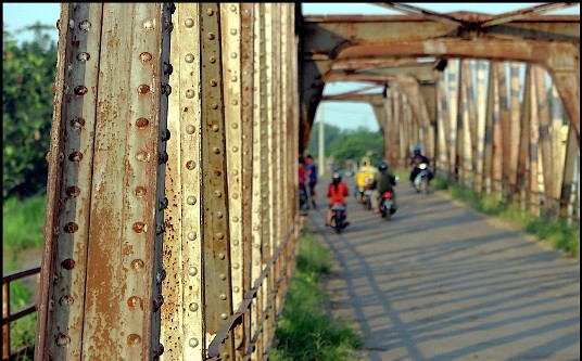 Jembatan Jalur Bandung-Garut Terancam Putus