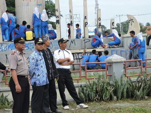 Nasib Tugu Gagak Winangsih; Kotor dan Penuh Alang-alang