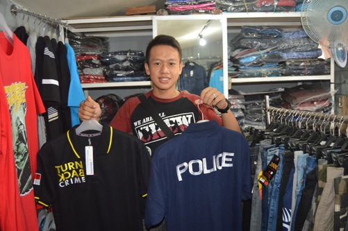 Di Jatibarang, Kaos “Turn Back Crime” Laris Manis