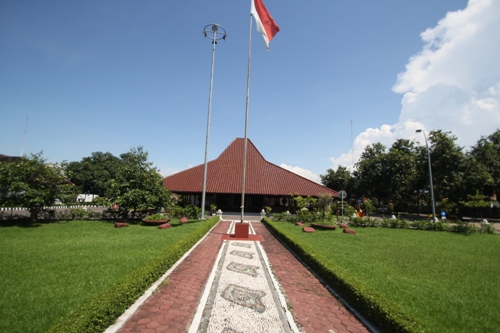 Warga Kabupaten Cirebon Minta Jangan Usik Pendopo