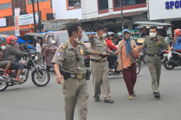 Razia Gepeng, Satpol PP Kuningan Amankan 6 Pengemis dan Orang Gila