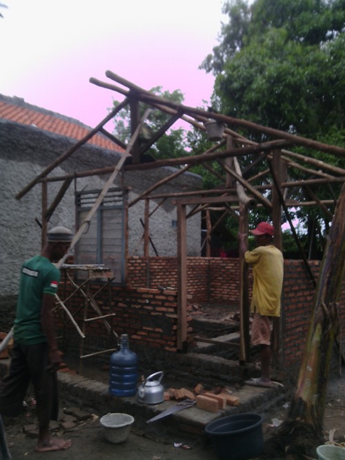 Warga Widasari Patungan Bangun Rumah Lansia