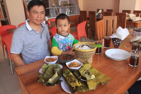 [Wisata Kuliner] Menikmati Hidangan Serba Pepes di RM Saluyu