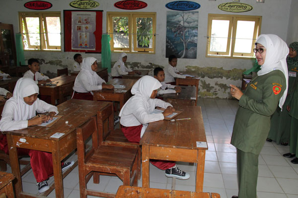 Bupati Hj Anna Sophanah, Wong Dermayu Harus Sekolah