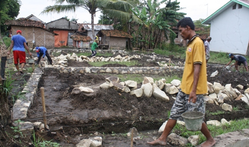 Warga Jatibarang Baru Patungan Bangun DTA