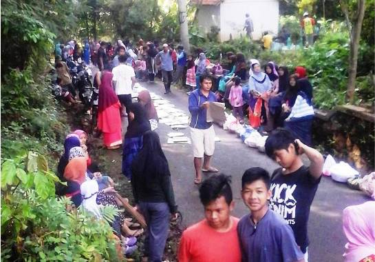 Sambut Ramadan, Ada Tradisi Makan di Pinggir Jalan  