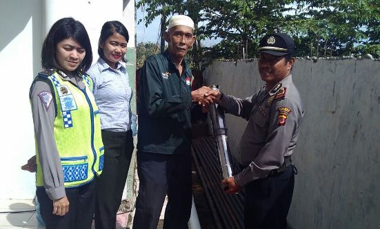 Polsek Patrol Bantu Mesin Sedot Air