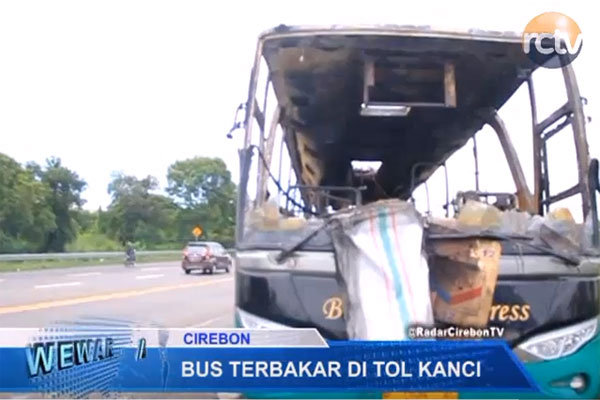 Diduga Korsleting Listrik, Bus Terbakar Di Tol Kanci