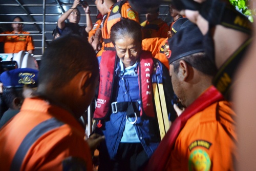 Evakuasi 2 WNA; Mesinnya Mati, Kapal Sudah Miring