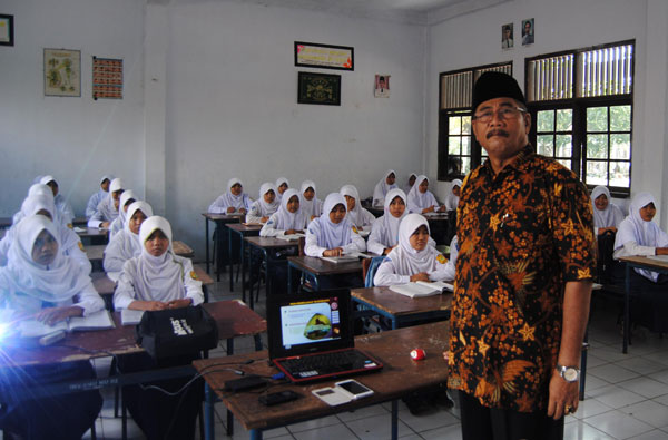 H Abas Assafah Motivasi Siswa SMP NU dan SMK Yabujah Segeran, Jangan Lelah Menuntut Ilmu